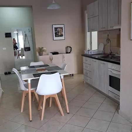 Daci Apartment Sarande